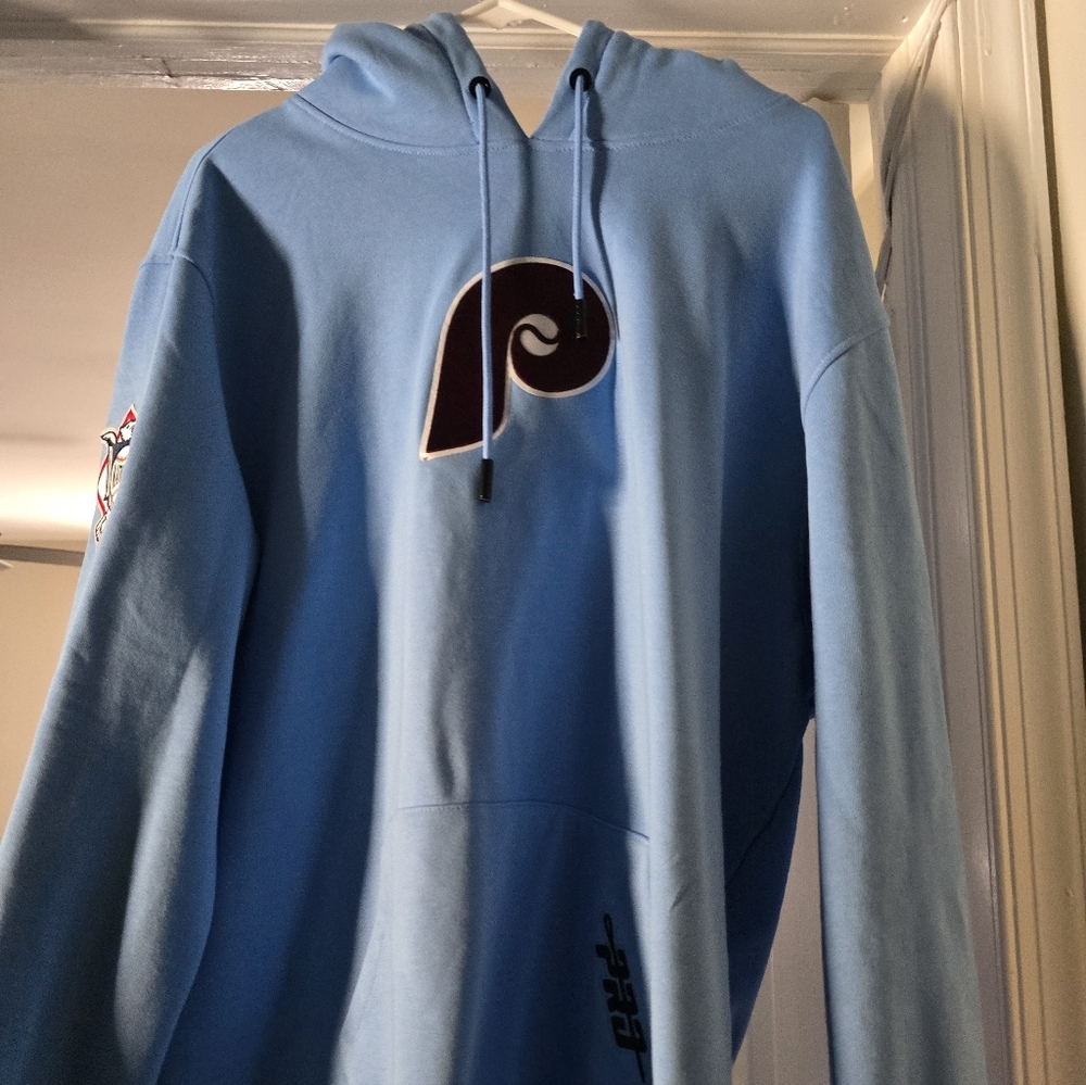 Light Blue Men's Phillies Hoodie with Maroon Crest Size Xl